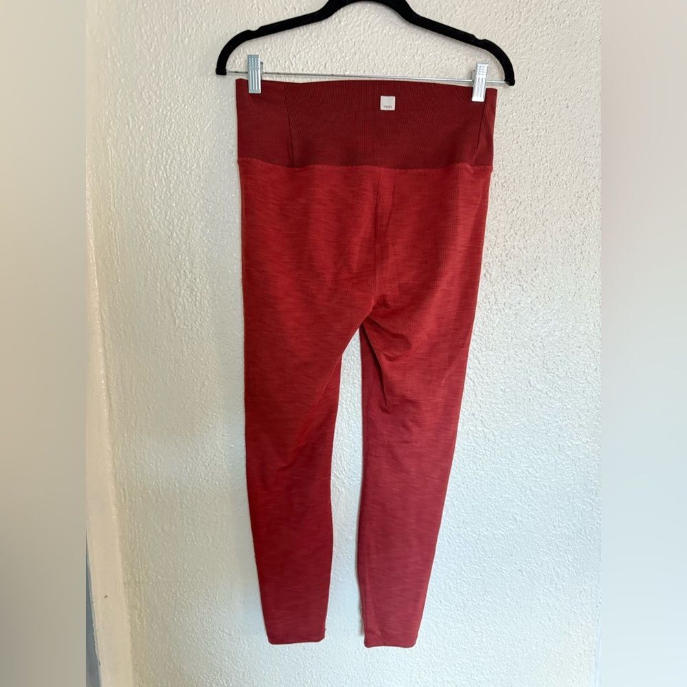 Vuori Lux Rib Studio Leggings Currant Heather burnt red color size large - Picture 7 of 13